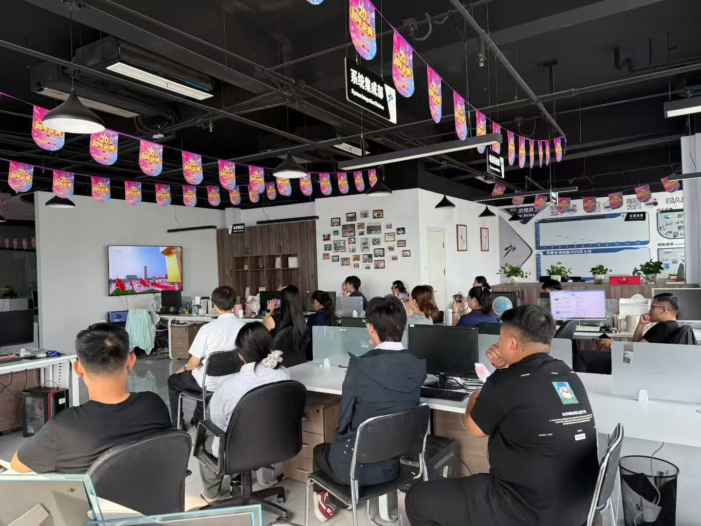 滄州智博組織全體員工觀(guān)看九三閱兵直播，凝聚愛(ài)國(guó)情懷砥礪奮進(jìn)力量